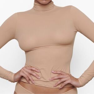 Skims turtleneck